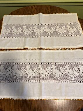 Vintage Romanian 🇷🇴 Crocheted pieces 2 with roosters.